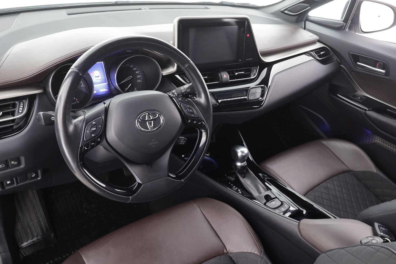 Toyota C-HR 2019 1,8 Hybrid Premium * Webasto / ACC / LED / P.Kamera / JBL / Kaistavahti / Navi / Keyless * - Suomi-auto / Kahdet renkaat - HULLUT BLACKWEEK JATKOT - KORKOTARJOUS 2,49%