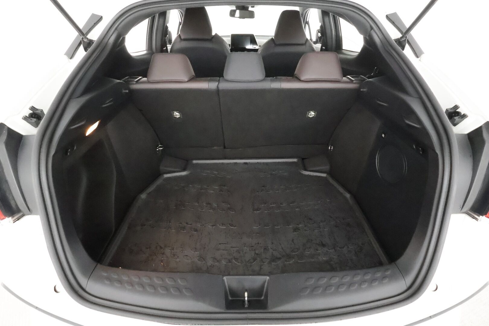 Toyota C-HR 2019 1,8 Hybrid Premium * Webasto / ACC / LED / P.Kamera / JBL / Kaistavahti / Navi / Keyless * - Suomi-auto / Kahdet renkaat - HULLUT BLACKWEEK JATKOT - KORKOTARJOUS 2,49%