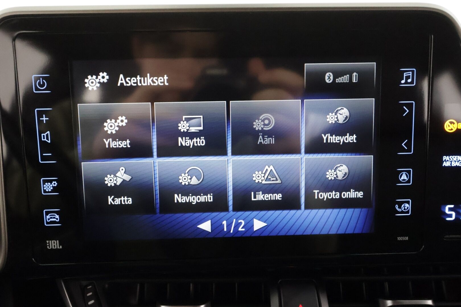 Toyota C-HR 2019 1,8 Hybrid Premium * Webasto / ACC / LED / P.Kamera / JBL / Kaistavahti / Navi / Keyless * - Suomi-auto / Kahdet renkaat - HULLUT BLACKWEEK JATKOT - KORKOTARJOUS 2,49%