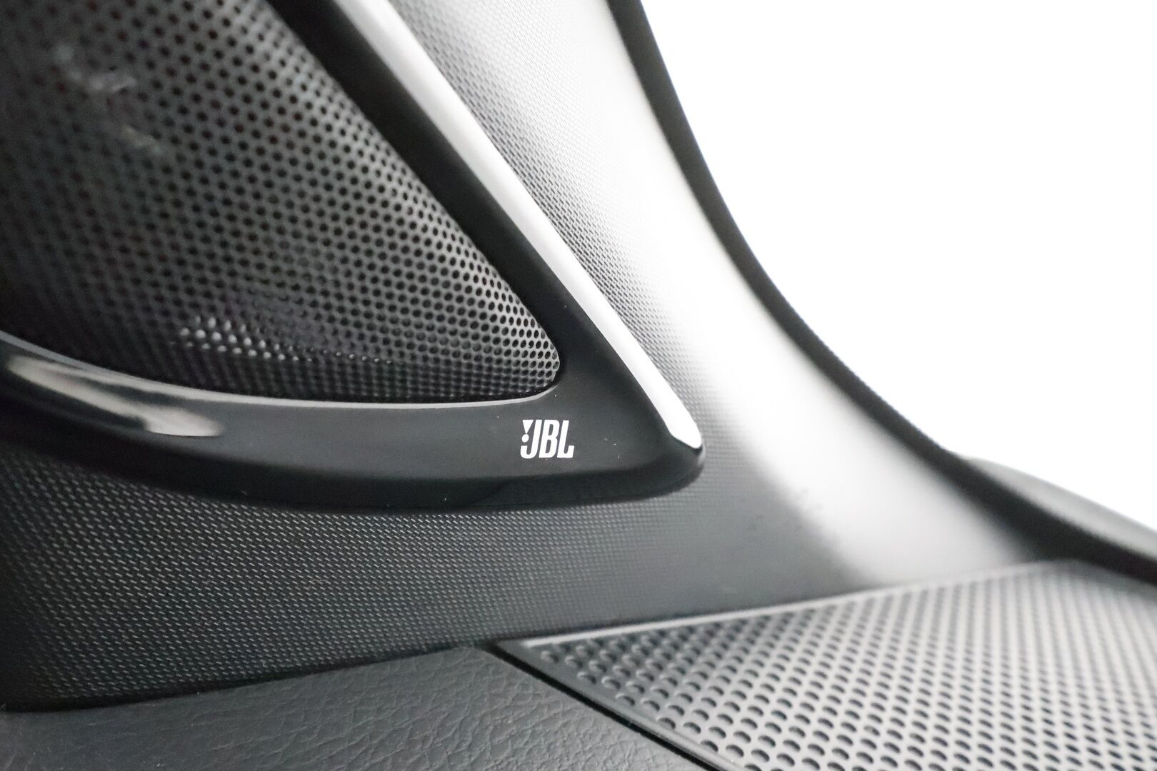 Toyota C-HR 2019 1,8 Hybrid Premium * Webasto / ACC / LED / P.Kamera / JBL / Kaistavahti / Navi / Keyless * - Suomi-auto / Kahdet renkaat - HULLUT BLACKWEEK JATKOT - KORKOTARJOUS 2,49%