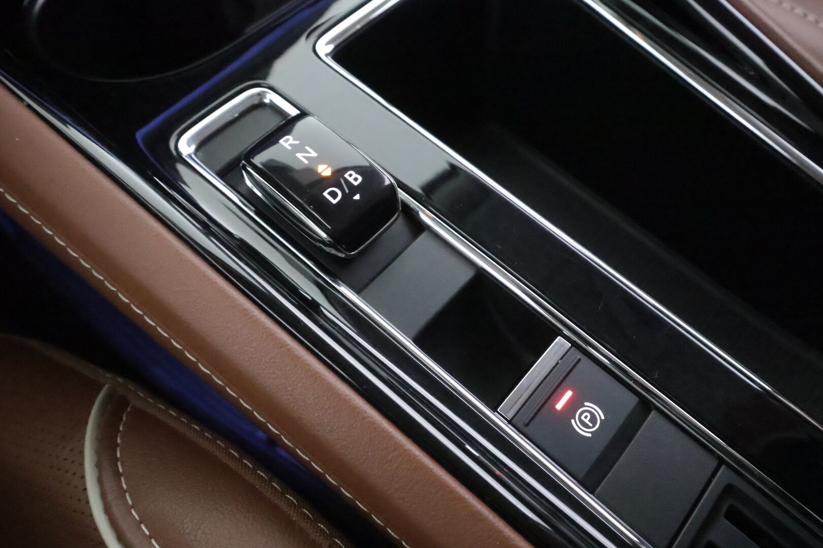 Skoda Enyaq 2021 80 Launch Edition iV - | ILP | ACC | P.Kamera | Nahkaverhoilu | LED | Kaistavahti | Navi | Keyless | Ratinlämmitys | Digimittaristo | 1-om Suomi-auto | 2x Latauskaapelit | Merkkihuollot | Kahdet renkaat |