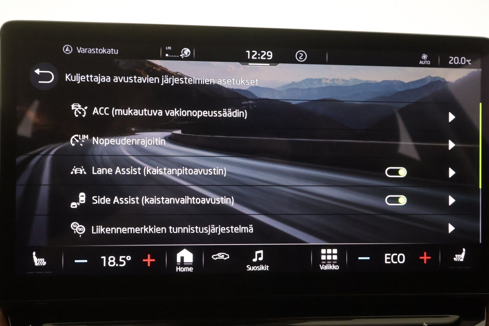 Skoda Enyaq 2021 80 Launch Edition iV - | ILP | ACC | P.Kamera | Nahkaverhoilu | LED | Kaistavahti | Navi | Keyless | Ratinlämmitys | Digimittaristo | 1-om Suomi-auto | 2x Latauskaapelit | Merkkihuollot | Kahdet renkaat |