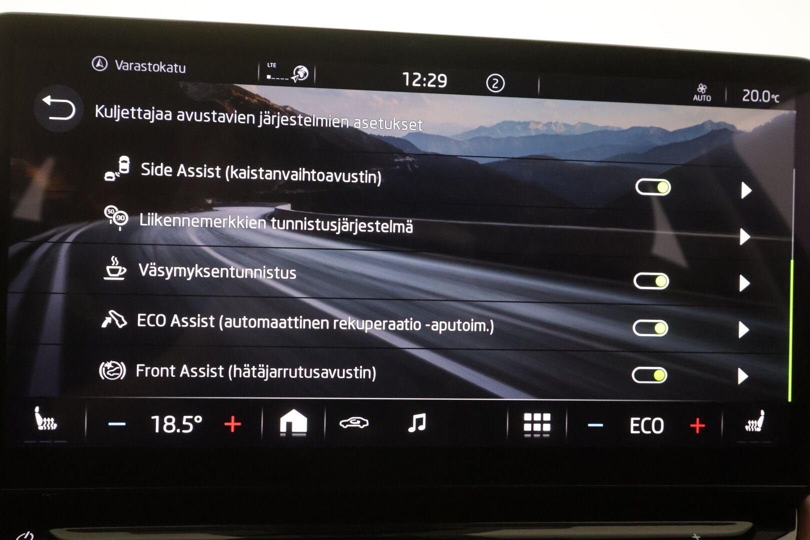 Skoda Enyaq 2021 80 Launch Edition iV - | ILP | ACC | P.Kamera | Nahkaverhoilu | LED | Kaistavahti | Navi | Keyless | Ratinlämmitys | Digimittaristo | 1-om Suomi-auto | 2x Latauskaapelit | Merkkihuollot | Kahdet renkaat |