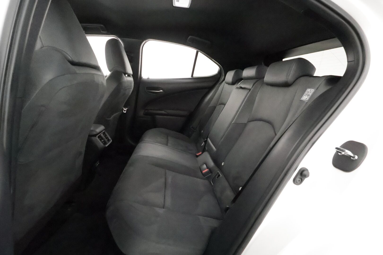 Lexus UX 2021 250h Comfort Technology Plus Edition **Adapt. vakkari / Alcantara sisusta / P.kamera / Keyless / Navi / Lohkolämmitin** - * Merkkihuolettu / Kahdet hyvä kuntoiset renkaat 