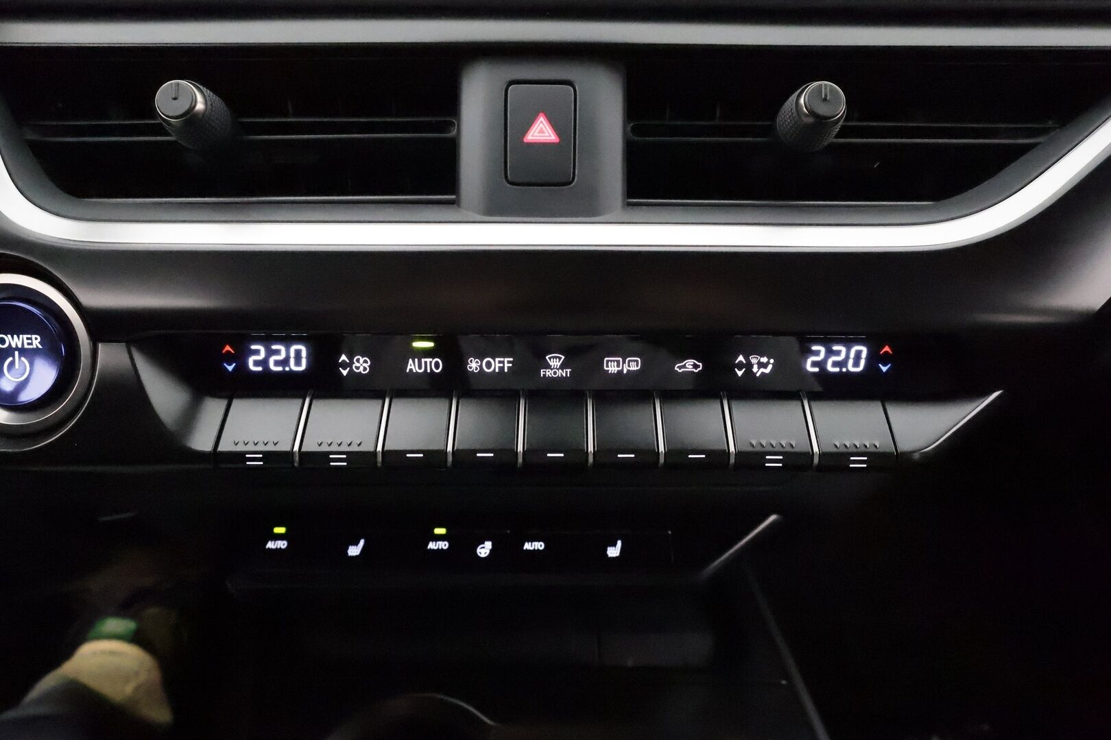 Lexus UX 2021 250h Comfort Technology Plus Edition **Adapt. vakkari / Alcantara sisusta / P.kamera / Keyless / Navi / Lohkolämmitin** - * Merkkihuolettu / Kahdet hyvä kuntoiset renkaat 