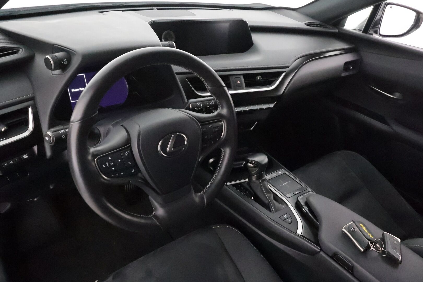 Lexus UX 2021 250h Comfort Technology Plus Edition **Adapt. vakkari / Alcantara sisusta / P.kamera / Keyless / Navi / Lohkolämmitin** - * Merkkihuolettu / Kahdet hyvä kuntoiset renkaat 