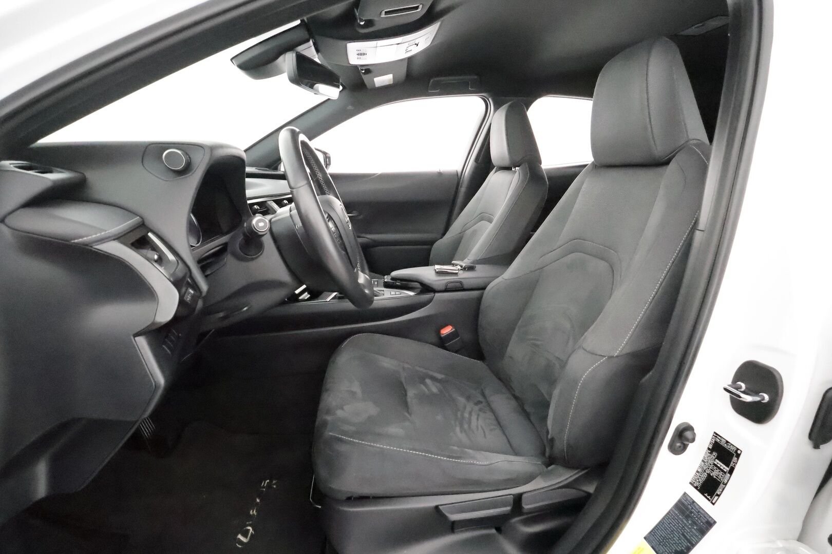 Lexus UX 2021 250h Comfort Technology Plus Edition **Adapt. vakkari / Alcantara sisusta / P.kamera / Keyless / Navi / Lohkolämmitin** - * Merkkihuolettu / Kahdet hyvä kuntoiset renkaat 