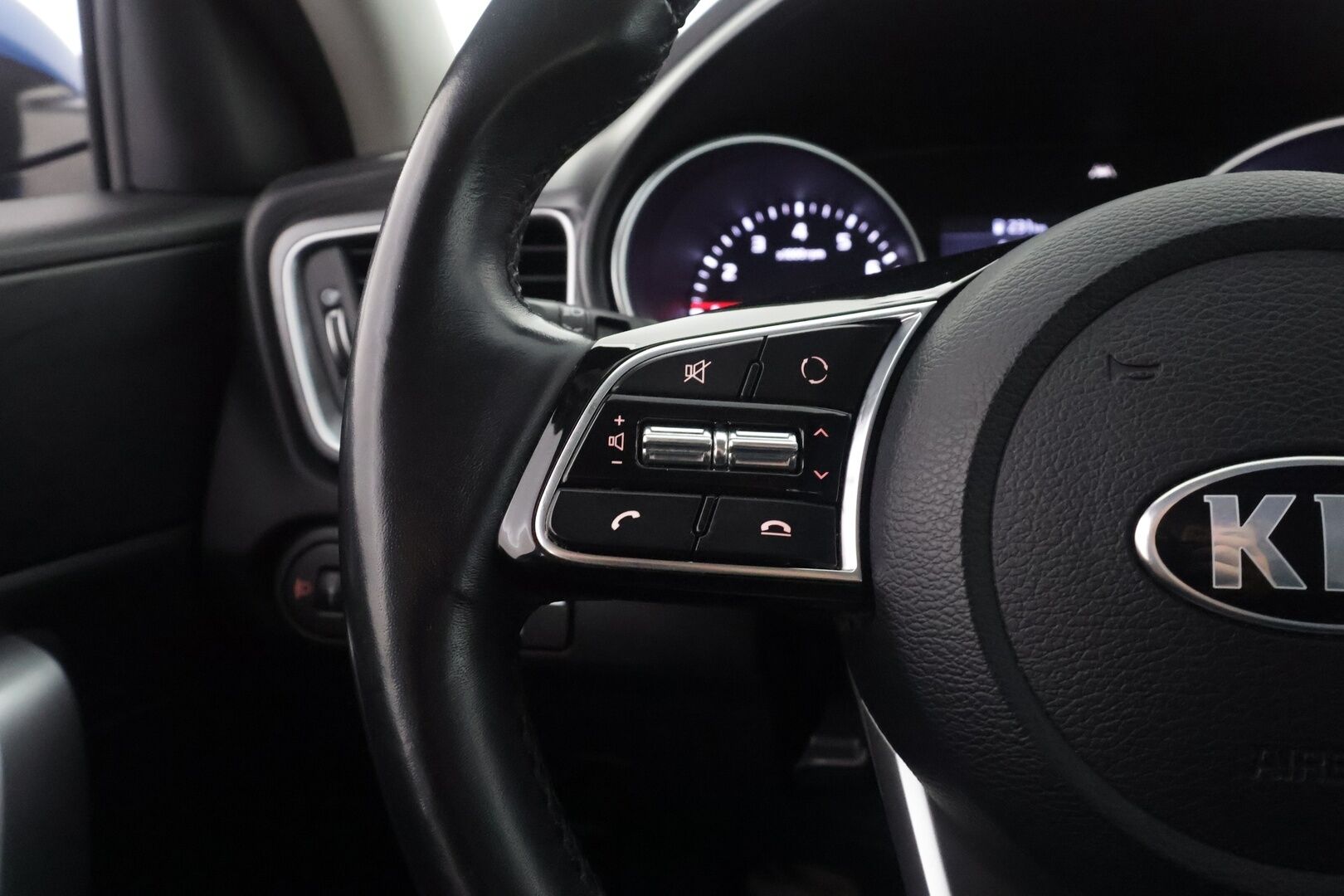 Kia Ceed 2021 1,0 T-GDI 100hv LX SW - | Vakkari | Lane Assist | Hätäjarrutusavustin | Lämm. ratti | Lohko+sisälämmitin | P.tutka | Bluetooth | Aut. pitkät | 2x renkaat | 