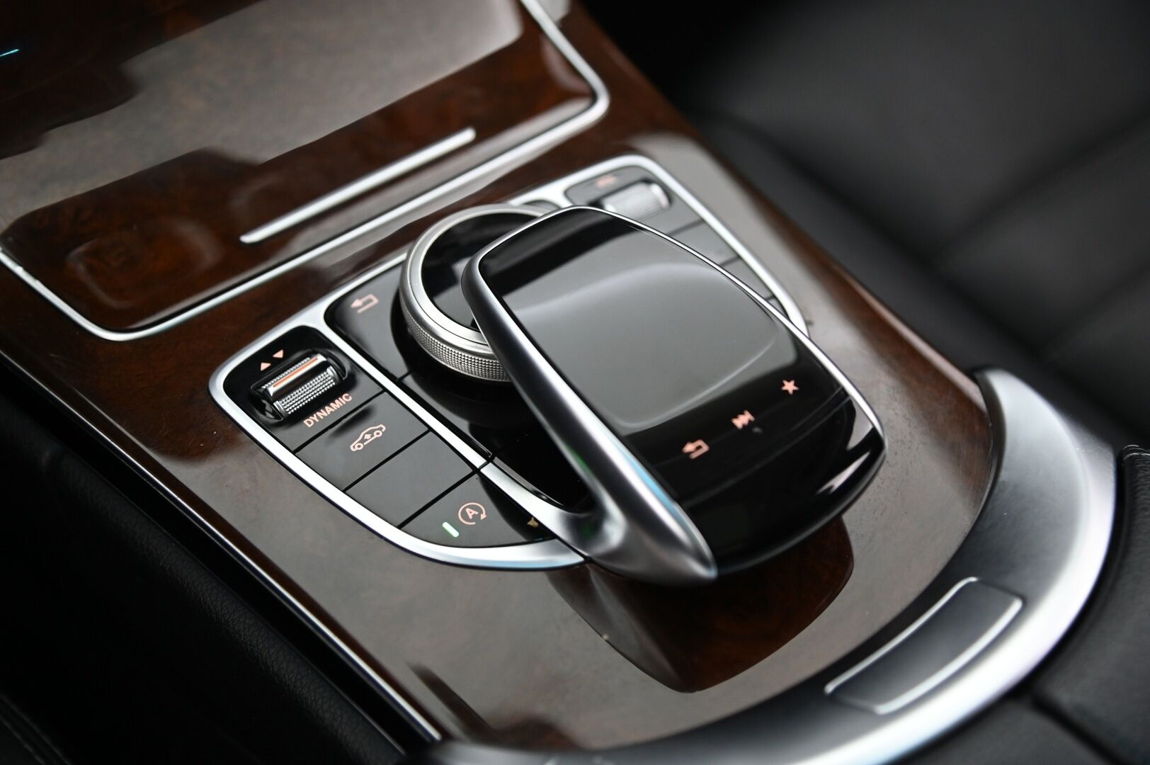 Mercedes-Benz C 2017 250 BlueTec T A 4MATIC Premium Business * Panorama / koukku / Webasto / Burmester / Vakkari / AMG Ulko / 360 Kamera * - Blis / 2x avain / 2x Renkaat / P-Tutka 