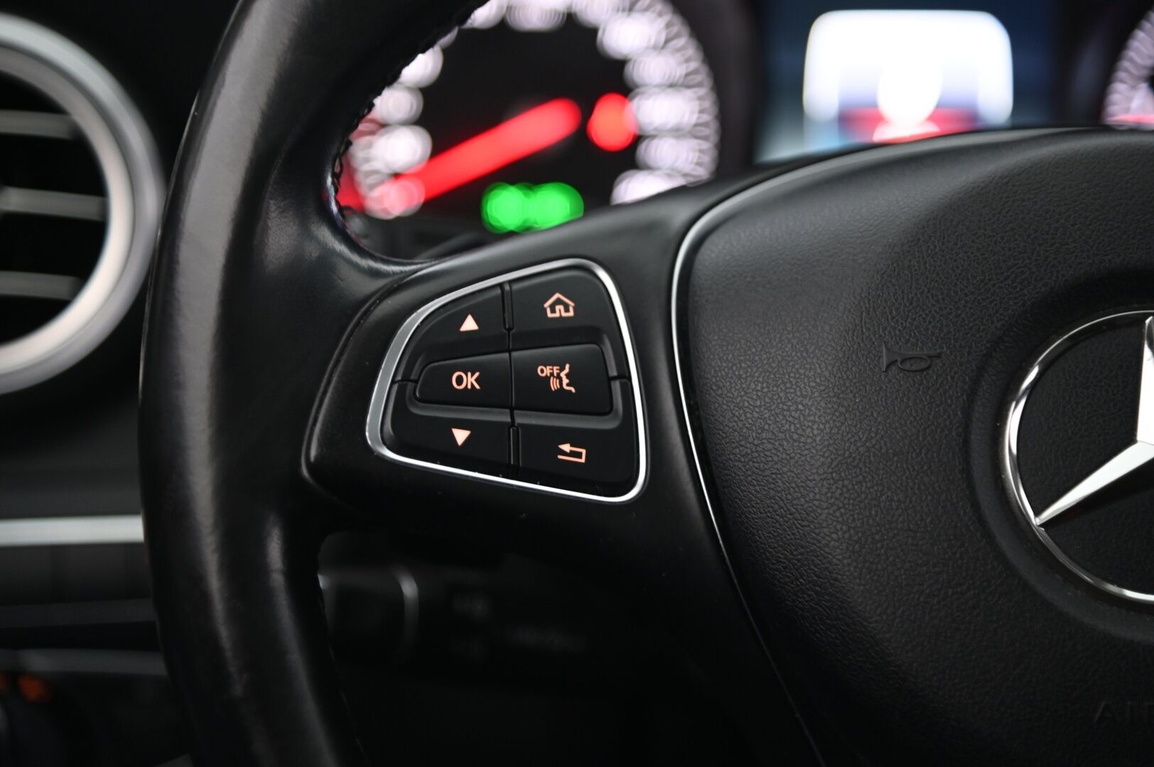 Mercedes-Benz C 2017 250 BlueTec T A 4MATIC Premium Business * Panorama / koukku / Webasto / Burmester / Vakkari / AMG Ulko / 360 Kamera * - Blis / 2x avain / 2x Renkaat / P-Tutka 