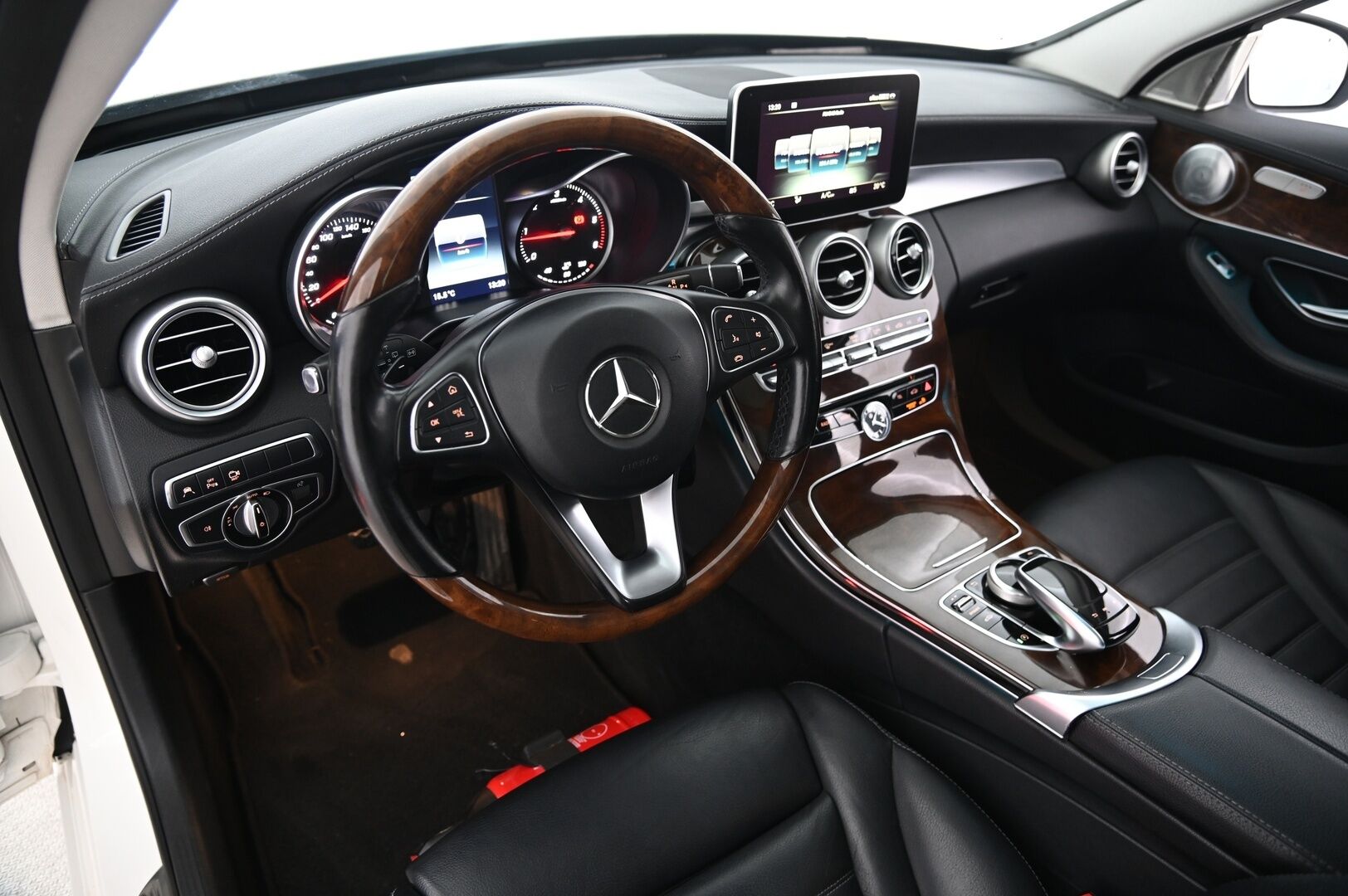 Mercedes-Benz C 2017 250 BlueTec T A 4MATIC Premium Business * Panorama / koukku / Webasto / Burmester / Vakkari / AMG Ulko / 360 Kamera * - Blis / 2x avain / 2x Renkaat / P-Tutka 