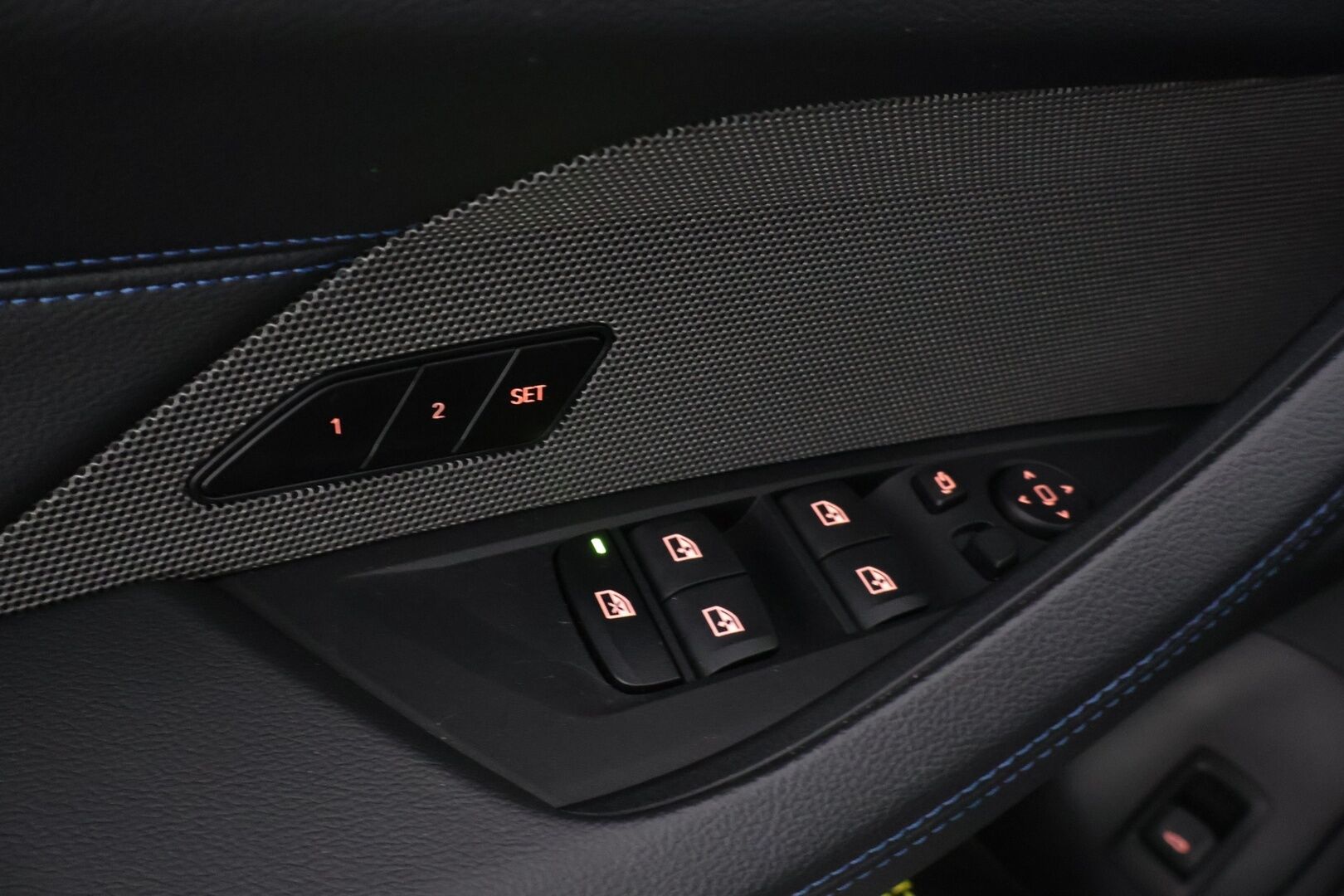 BMW i4 M50 2023 Fully Charged * 360° Kamera / Laserit / H&K / ACC / Muistipenkit / Lasikatto* - Akku kuntotarkastettu / Kahdet renkaat / Pienet kilsat