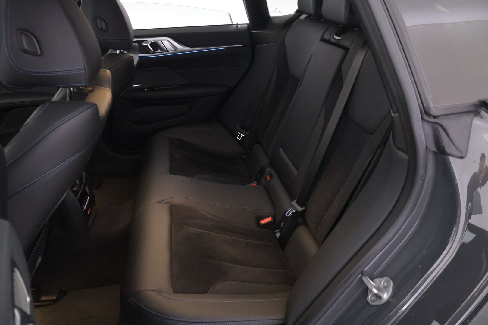 BMW i4 M50 2022 Fully Charged * 360° Kamera / Laserit / H&K / ACC / Muistipenkit / Lasikatto* - Akku kuntotarkastettu / Kahdet renkaat / Pienet kilsat