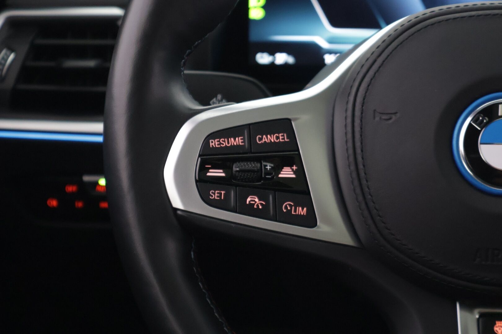 BMW i4 M50 2022 Fully Charged * 360° Kamera / Laserit / H&K / ACC / Muistipenkit / Lasikatto* - Akku kuntotarkastettu / Kahdet renkaat / Pienet kilsat