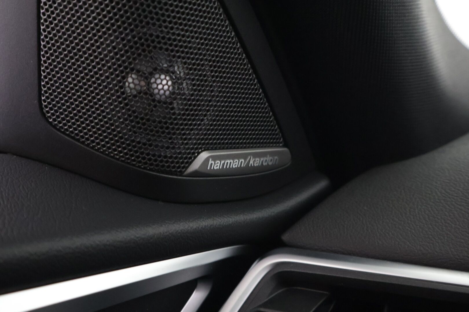 BMW i4 M50 2023 Fully Charged * 360° Kamera / Laserit / H&K / ACC / Muistipenkit / Lasikatto* - Akku kuntotarkastettu / Kahdet renkaat / Pienet kilsat