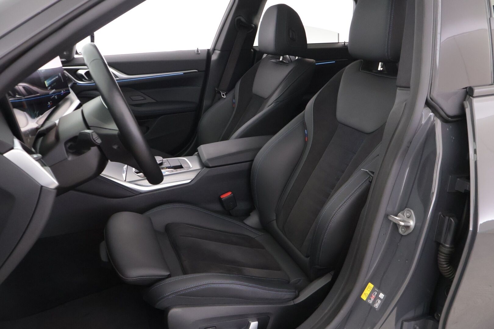 BMW i4 M50 2023 Fully Charged * 360° Kamera / Laserit / H&K / ACC / Muistipenkit / Lasikatto* - Akku kuntotarkastettu / Kahdet renkaat / Pienet kilsat