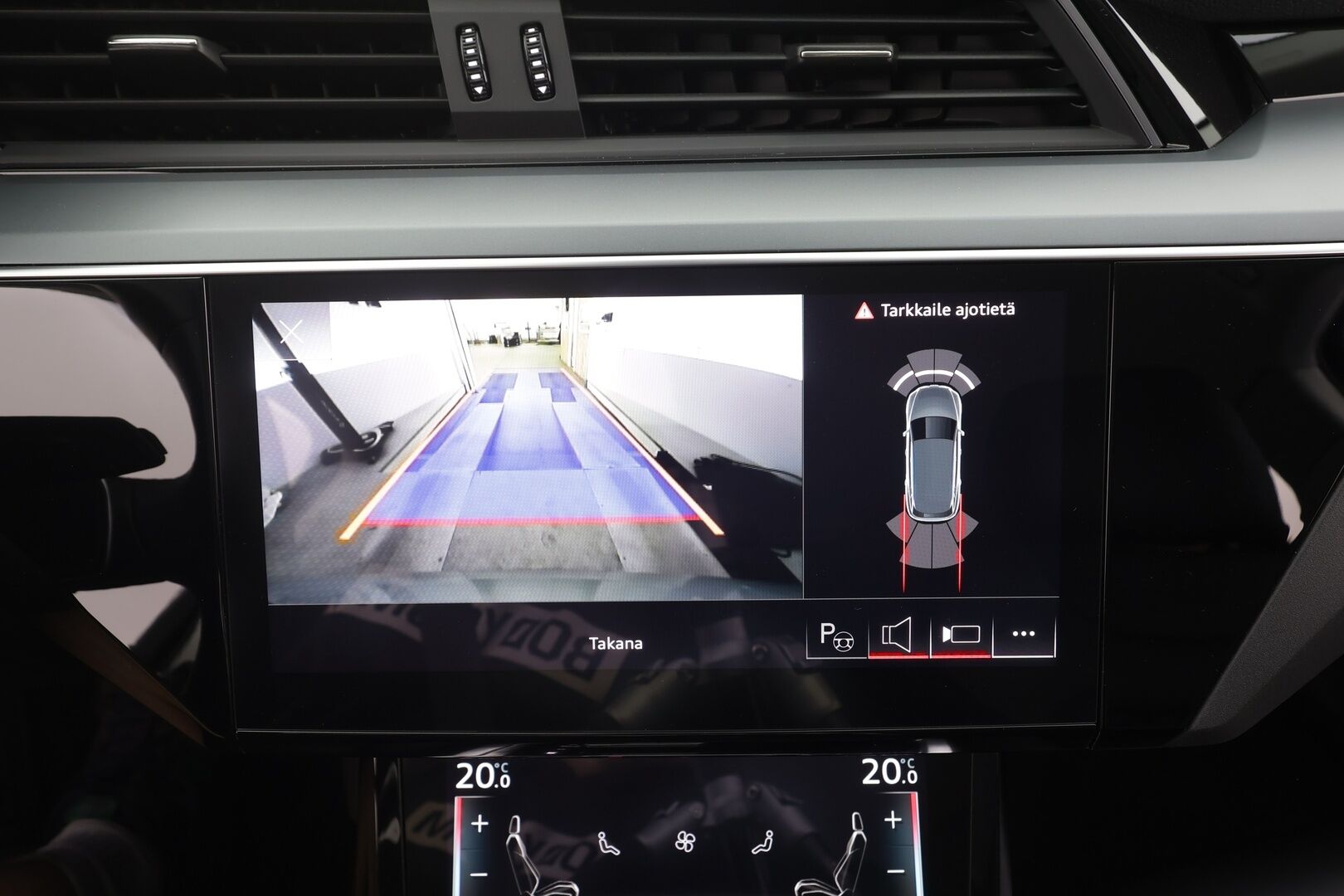 Audi e-tron 2022 Advanced 55 quattro - | ACC | Lisälämmitin | Koukku | Muistipenkki | LED | P.Kamera | Sporttinahat | Apple&Android | Merkkihuollettu | Kahdet Renkaat |