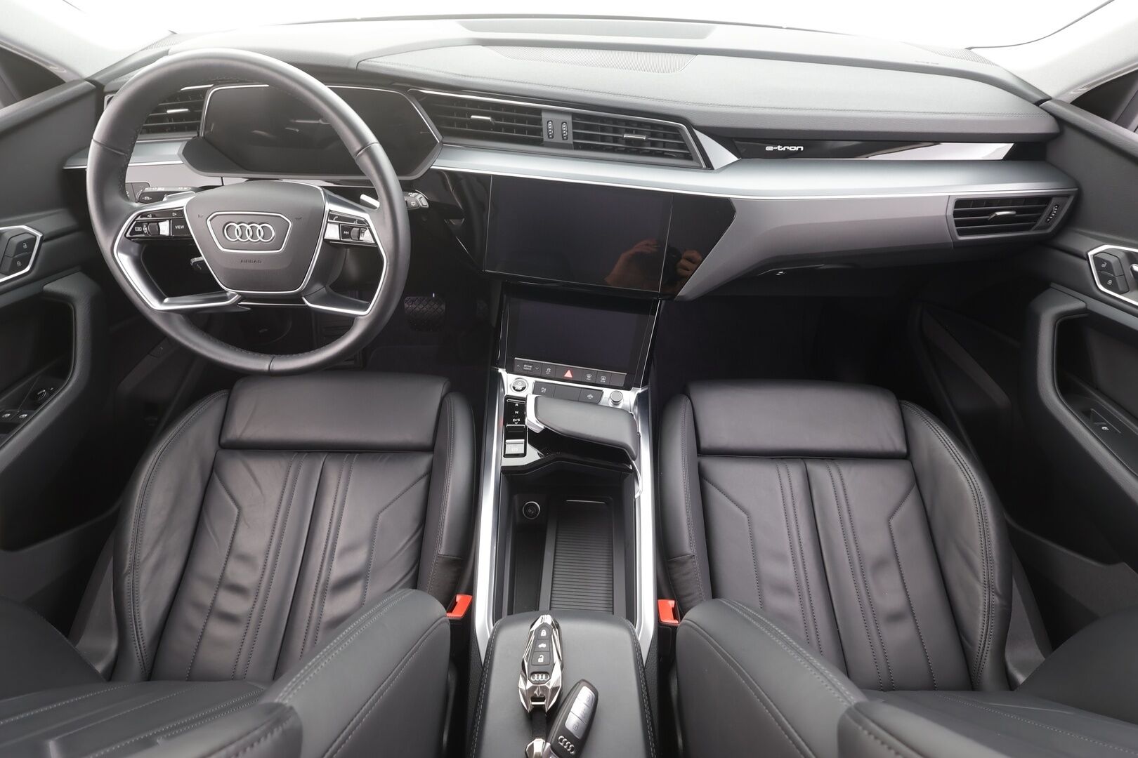 Audi e-tron 2022 Advanced 55 quattro - | ACC | Lisälämmitin | Koukku | Muistipenkki | LED | P.Kamera | Sporttinahat | Apple&Android | Merkkihuollettu | Kahdet Renkaat |