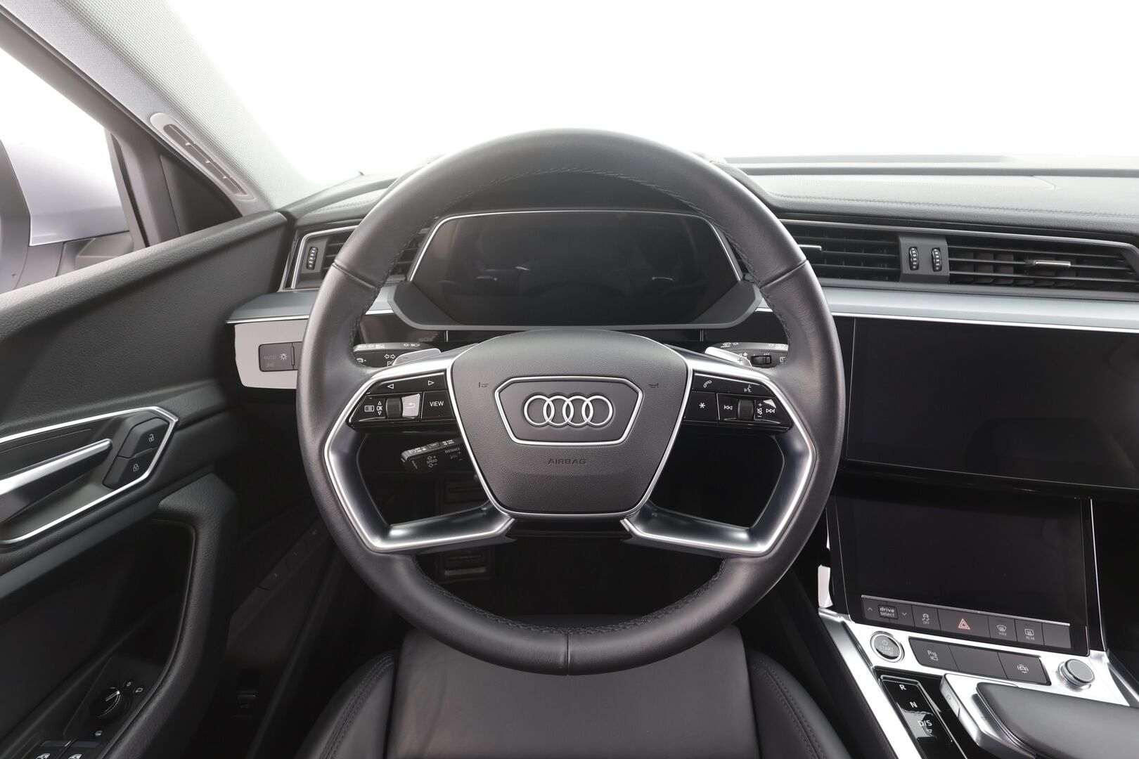Audi e-tron 2022 Advanced 55 quattro - | ACC | Lisälämmitin | Koukku | Muistipenkki | LED | P.Kamera | Sporttinahat | Apple&Android | Merkkihuollettu | Kahdet Renkaat |