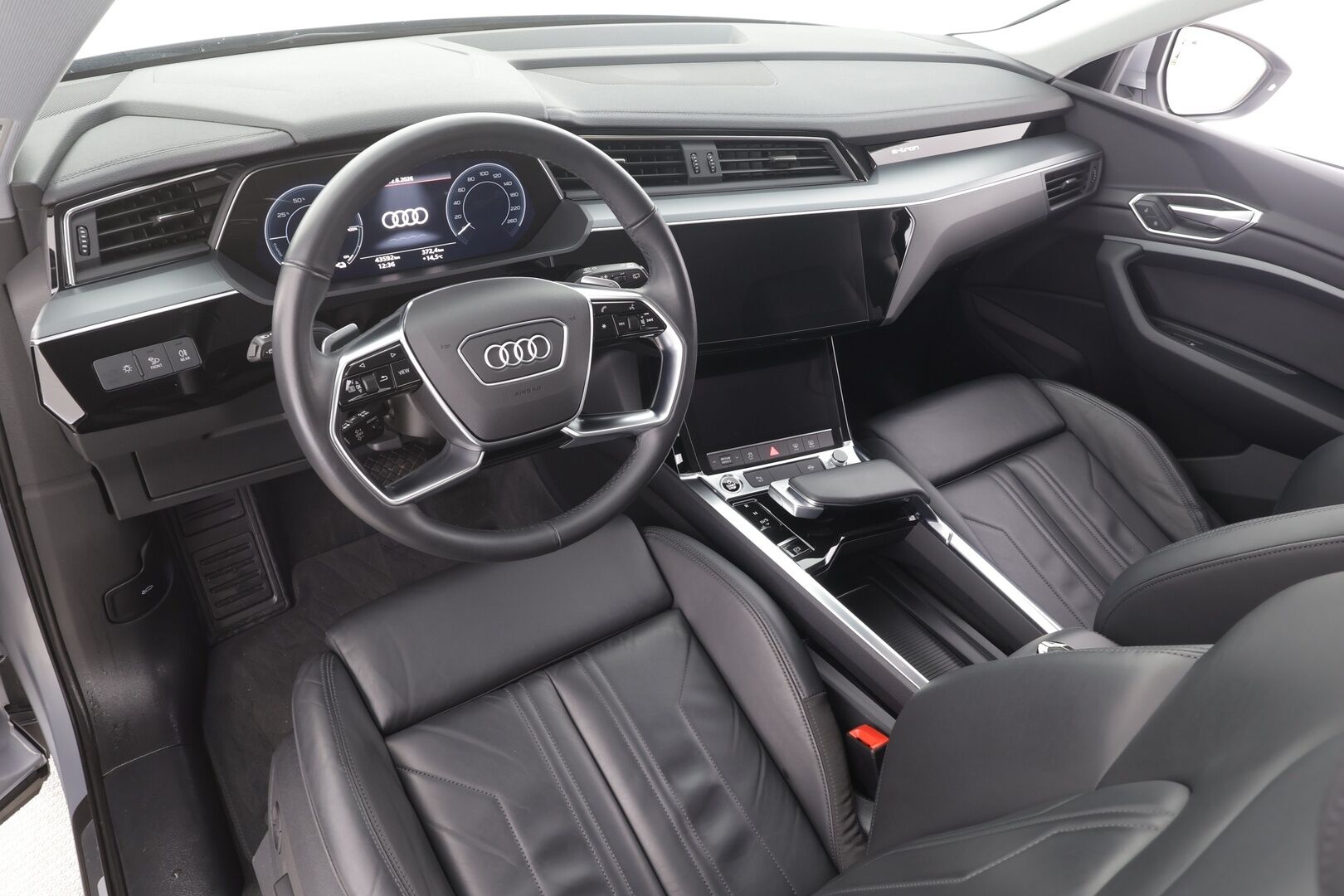 Audi e-tron 2022 Advanced 55 quattro - | ACC | Lisälämmitin | Koukku | Muistipenkki | LED | P.Kamera | Sporttinahat | Apple&Android | Merkkihuollettu | Kahdet Renkaat |