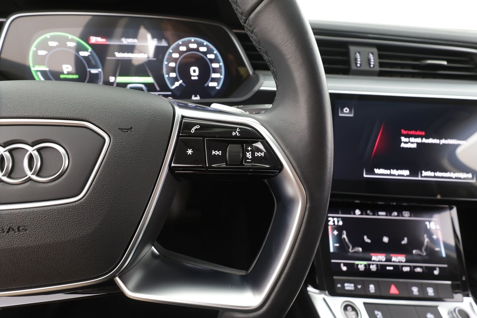 Audi e-tron 2022 Advanced 55 quattro - | ACC | Lisälämmitin | Koukku | Muistipenkki | LED | P.Kamera | Sporttinahat | Apple&Android | Merkkihuollettu | Kahdet Renkaat |