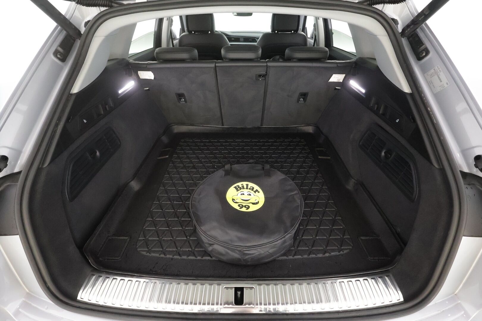 Audi e-tron 2022 Advanced 55 quattro - | ACC | Lisälämmitin | Koukku | Muistipenkki | LED | P.Kamera | Sporttinahat | Apple&Android | Merkkihuollettu | Kahdet Renkaat |