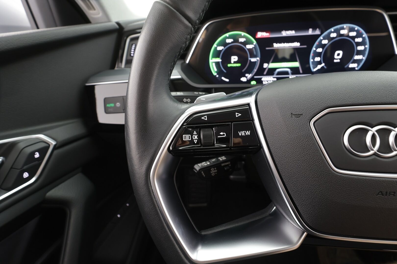 Audi e-tron 2022 Advanced 55 quattro - | ACC | Lisälämmitin | Koukku | Muistipenkki | LED | P.Kamera | Sporttinahat | Apple&Android | Merkkihuollettu | Kahdet Renkaat |