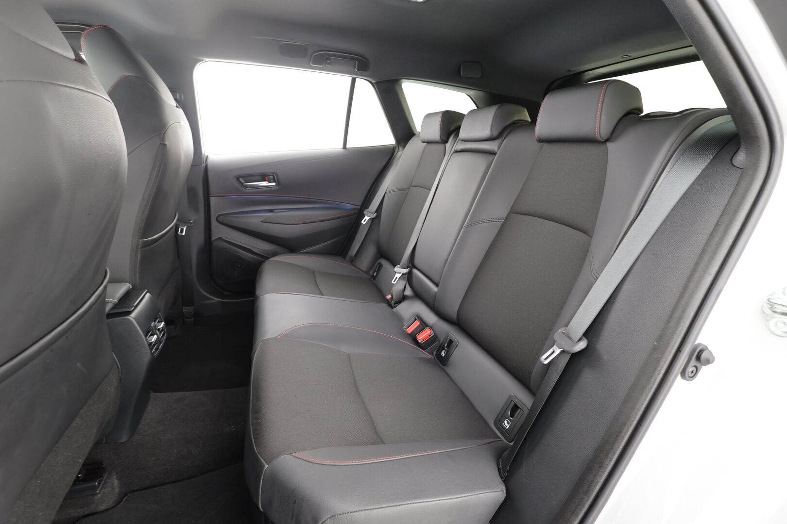 Toyota Corolla 2024 Touring Sports 1,8 Hybrid GR Sport - | ACC | LED | P.Kamera | Puolinahat | Katveavustin | Digimittaristo | Facelift | Kaistavahti | Kahdet renkaat |