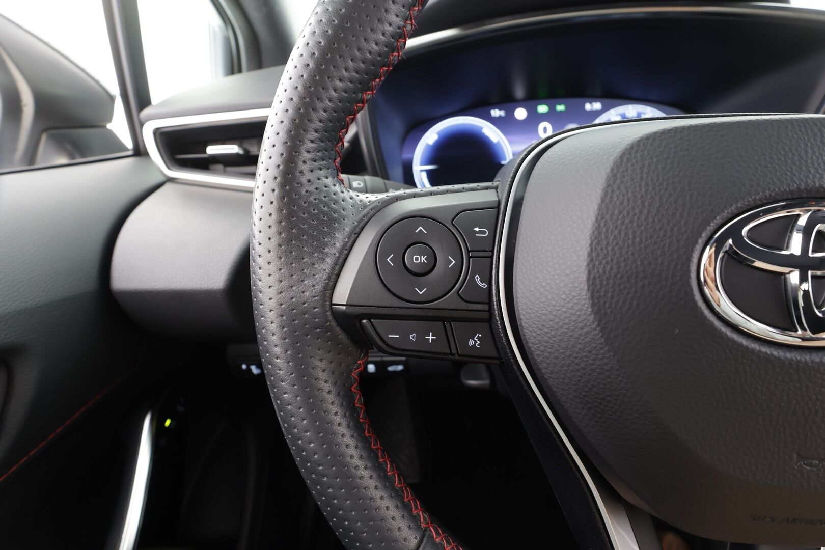 Toyota Corolla 2024 Touring Sports 1,8 Hybrid GR Sport - | ACC | LED | P.Kamera | Puolinahat | Katveavustin | Digimittaristo | Facelift | Kaistavahti | Kahdet renkaat |