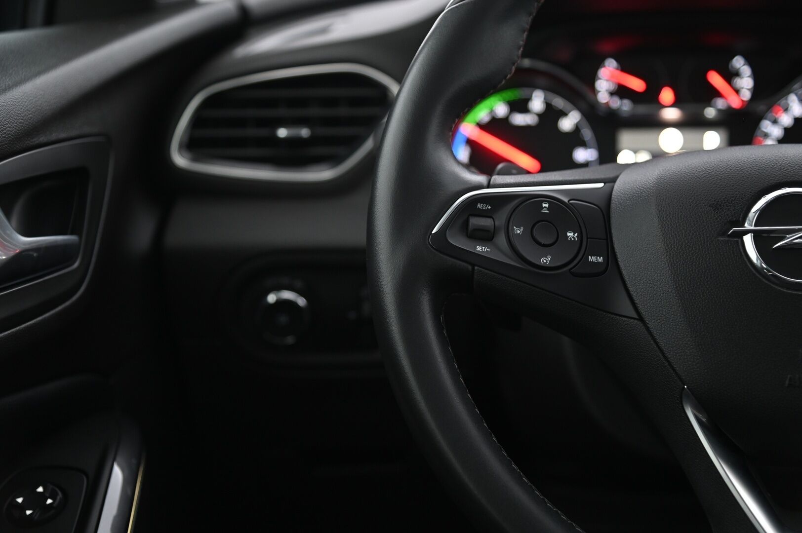OPEL GRANDLAND X 2021 Innovation 300 PHEV AWD **Adapt. vakkari / Kaistavahti / P.kamera / Navi / Keyless / Apple&Android** - Puolinahat / S*Kontti / Juuri Huollettu