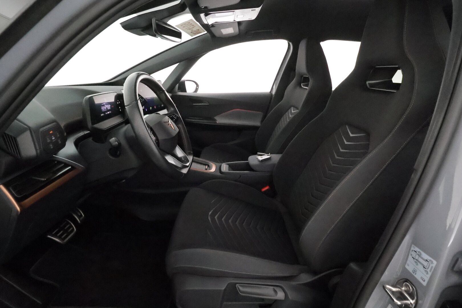 CUPRA BORN 2022 150 kW 58 kWh **Lämpöpumppu / Adapt.vakkari / P.kamera / KeylessGo / Sporttipenkit / Navi** - Kahdet renkaat aluvanteilla
