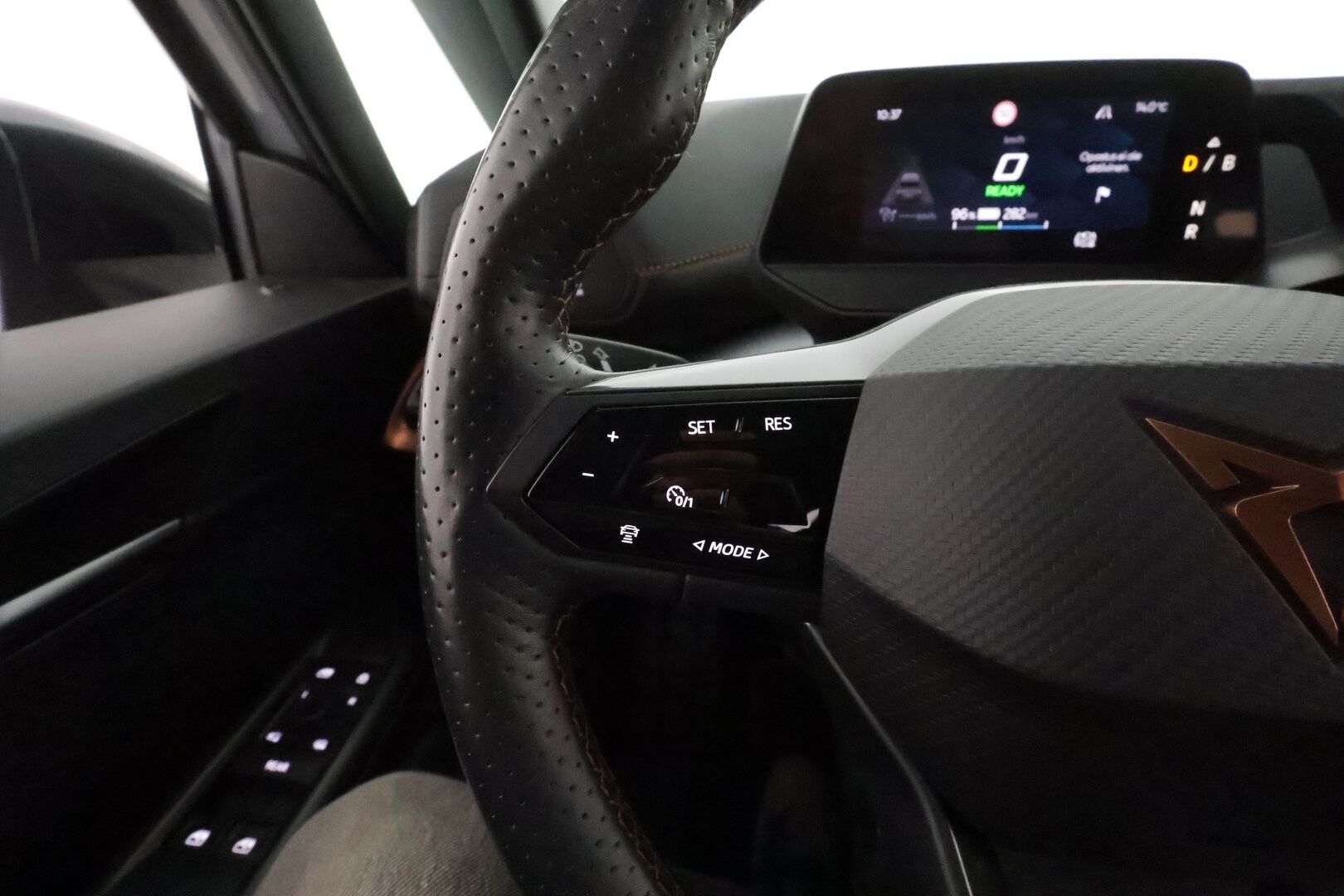 CUPRA BORN 2022 150 kW 58 kWh **Lämpöpumppu / Adapt.vakkari / P.kamera / KeylessGo / Sporttipenkit / Navi** - Kahdet renkaat aluvanteilla