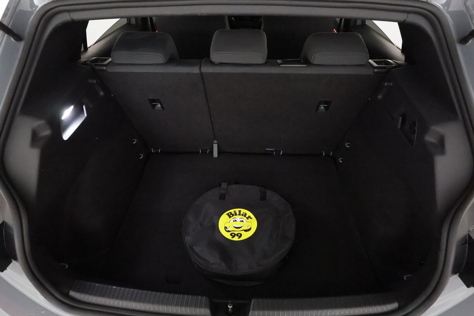 CUPRA BORN 2022 150 kW 58 kWh **Lämpöpumppu / Adapt.vakkari / P.kamera / KeylessGo / Sporttipenkit / Navi** - Kahdet renkaat aluvanteilla