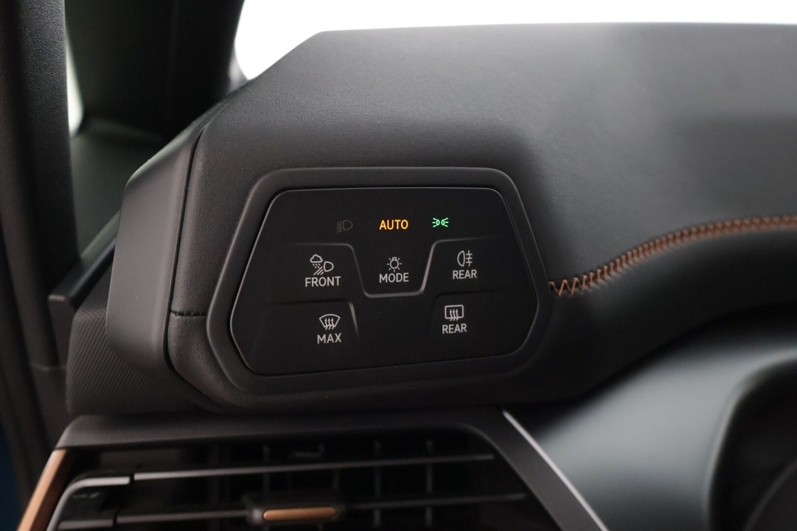 CUPRA Born 2022 e-Boost 170 kW 77 kWh * Lämpöpumppu / HUD / ACC / BLIS / P-Kamera / Navi * - Vähän ajettu! / 2x Vanteet & Renkaat