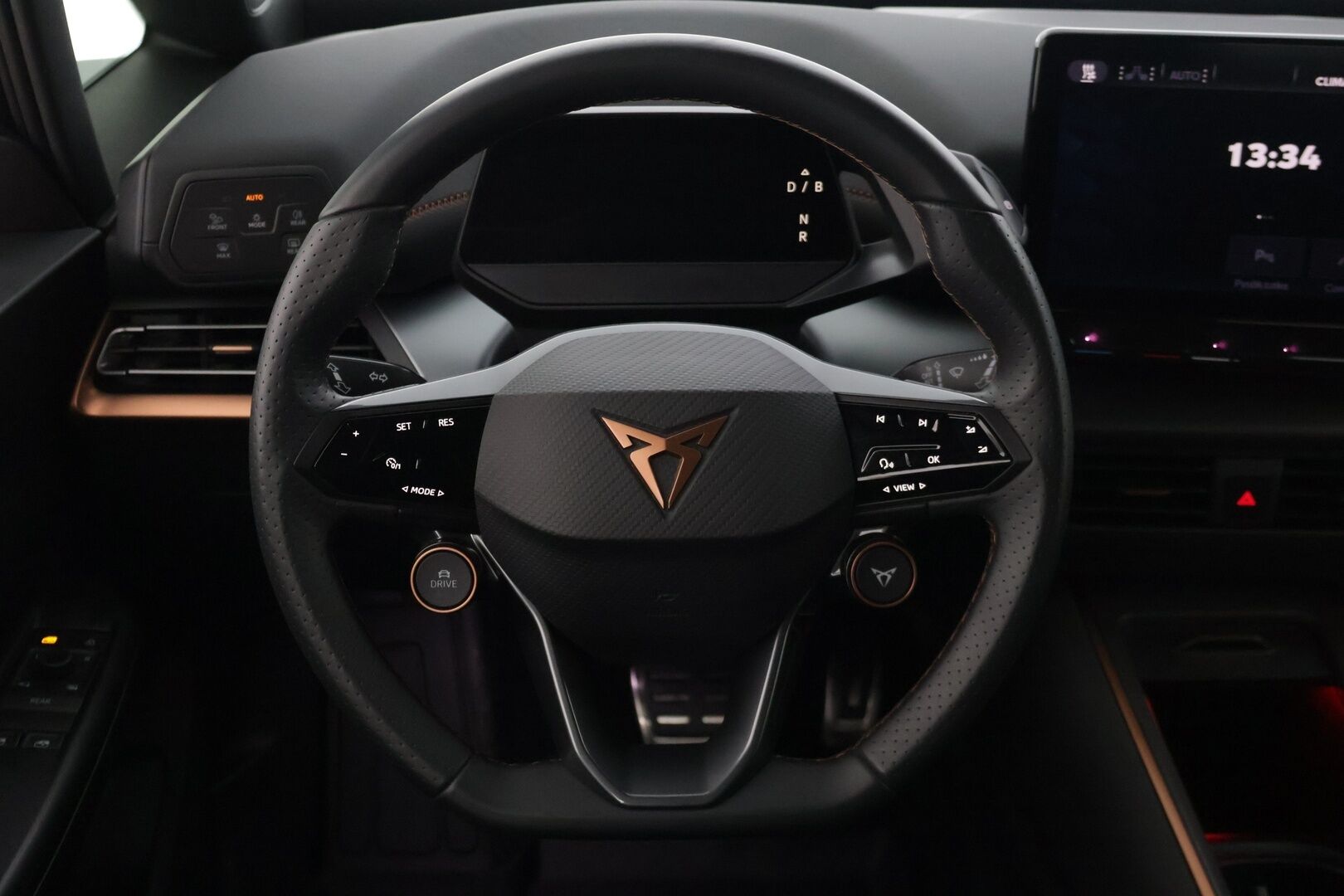 CUPRA Born 2022 e-Boost 170 kW 77 kWh * Lämpöpumppu / HUD / ACC / BLIS / P-Kamera / Navi * - Vähän ajettu! / 2x Vanteet & Renkaat