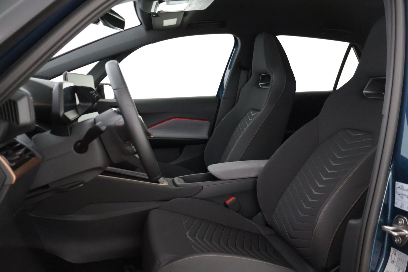 CUPRA Born 2022 e-Boost 170 kW 77 kWh * Lämpöpumppu / HUD / ACC / BLIS / P-Kamera / Navi * - Vähän ajettu! / 2x Vanteet & Renkaat