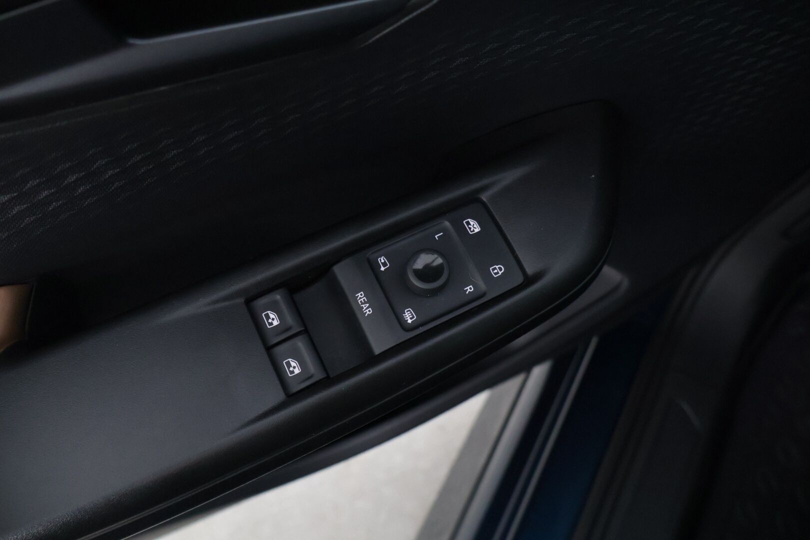 CUPRA Born 2022 e-Boost 170 kW 77 kWh * Lämpöpumppu / HUD / ACC / BLIS / P-Kamera / Navi * - Vähän ajettu! / 2x Vanteet & Renkaat