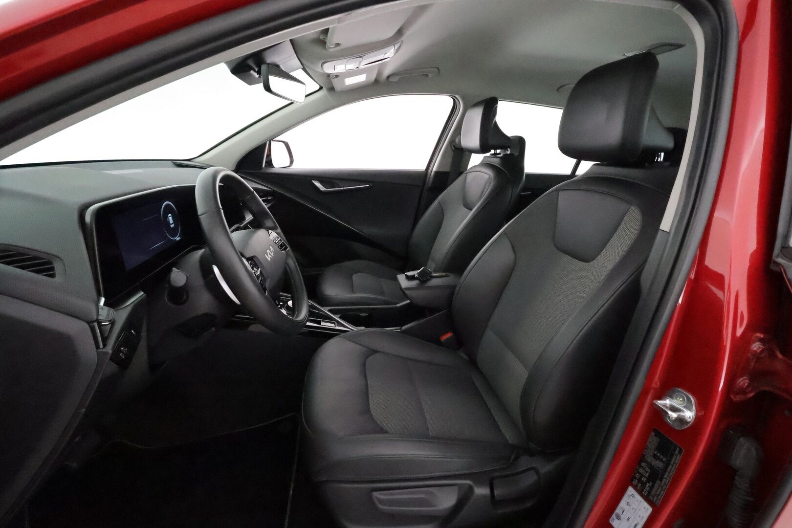 KIA NIRO 2023 Business 64 kWh 204 hv **Adapt.vakkari / Lämpöpumppu / P.kamera / LED / KeylessGo / Digimittaristo / Puolinahat** - Akku kuntotarkastettu / Merkkihuollettu / Kahdet renkaat aluvanteilla / Apple&Android 