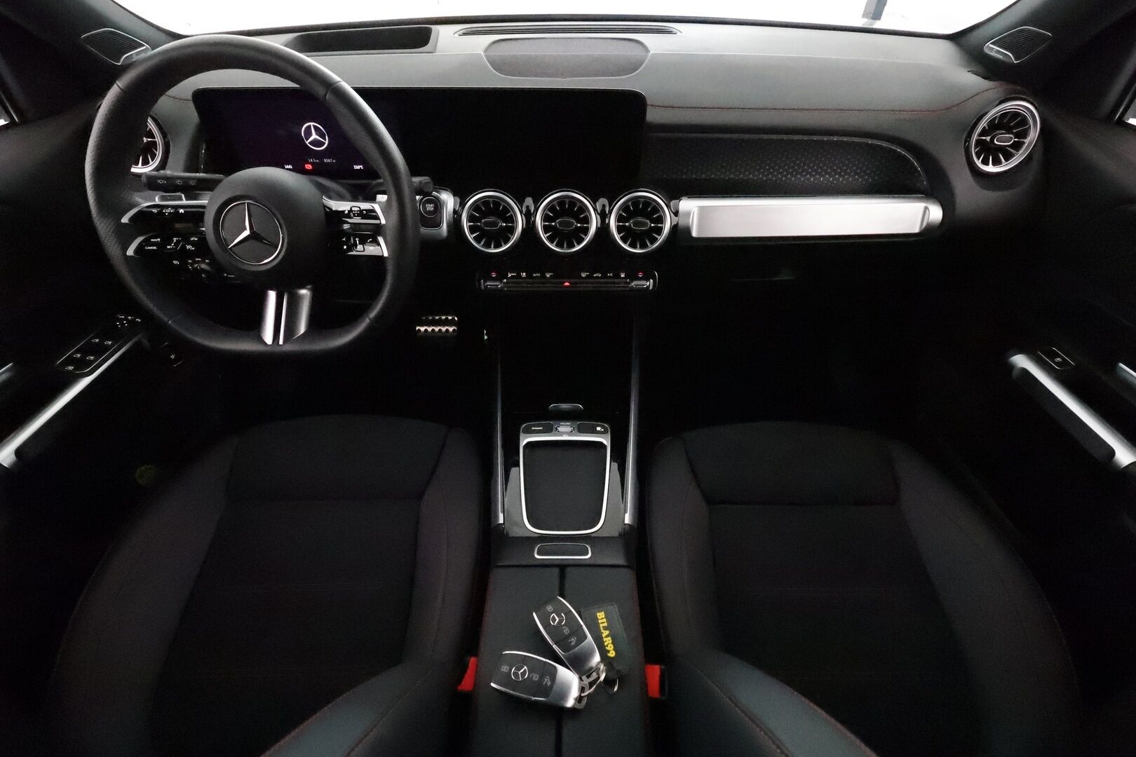 MERCEDES-BENZ EQB 2024 **300 4MATIC AMG Line **Adapt.vakkari / Facelift / HUD / 360° / Muistipenkit / Burmester / KeylessGo** - 3,99 % KORKOTARJOUS TÄHÄN AUTOON - Akku kuntotarkastettu / LED / Navi / Widescreen