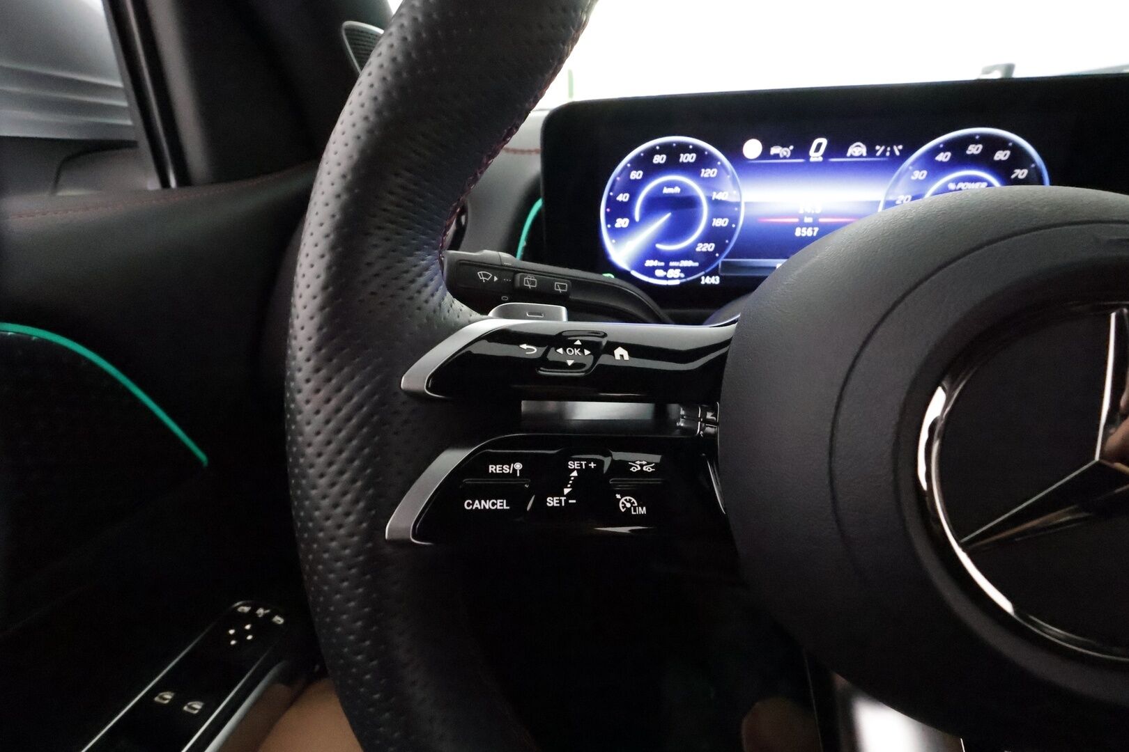 MERCEDES-BENZ EQB 2024 **300 4MATIC AMG Line **Adapt.vakkari / Facelift / HUD / 360° / Muistipenkit / Burmester / KeylessGo** - 3,99 % KORKOTARJOUS TÄHÄN AUTOON - Akku kuntotarkastettu / LED / Navi / Widescreen
