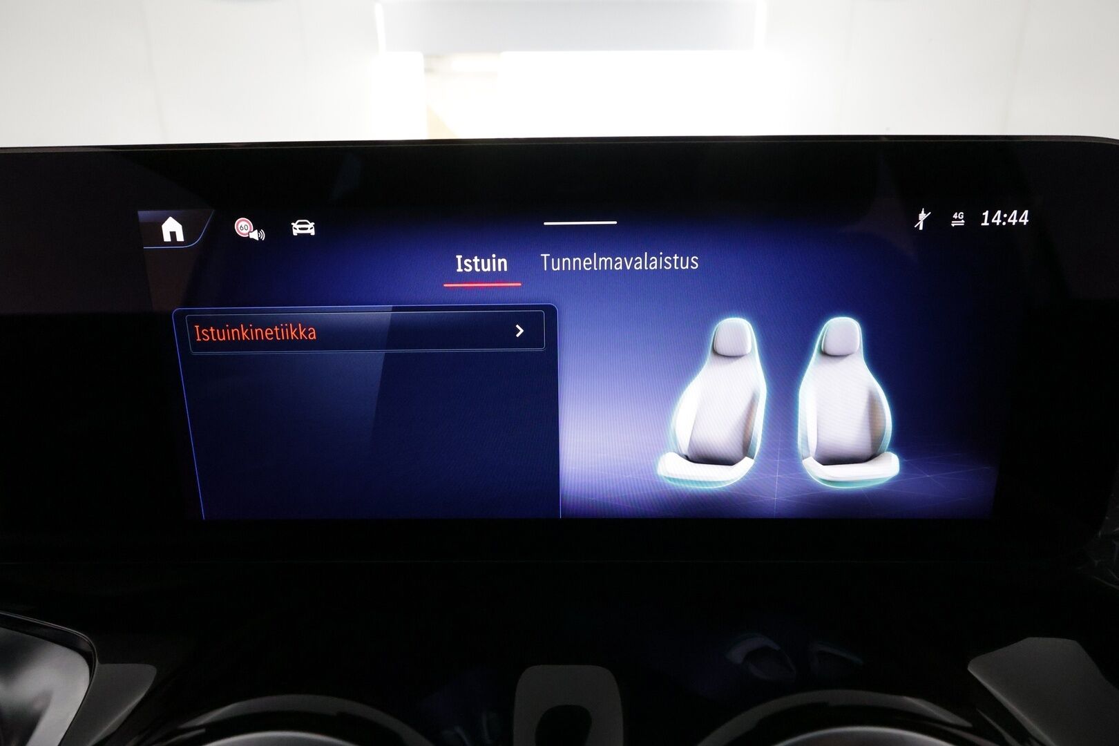 MERCEDES-BENZ EQB 2024 **300 4MATIC AMG Line **Adapt.vakkari / Facelift / HUD / 360° / Muistipenkit / Burmester / KeylessGo** - 3,99 % KORKOTARJOUS TÄHÄN AUTOON - Akku kuntotarkastettu / LED / Navi / Widescreen