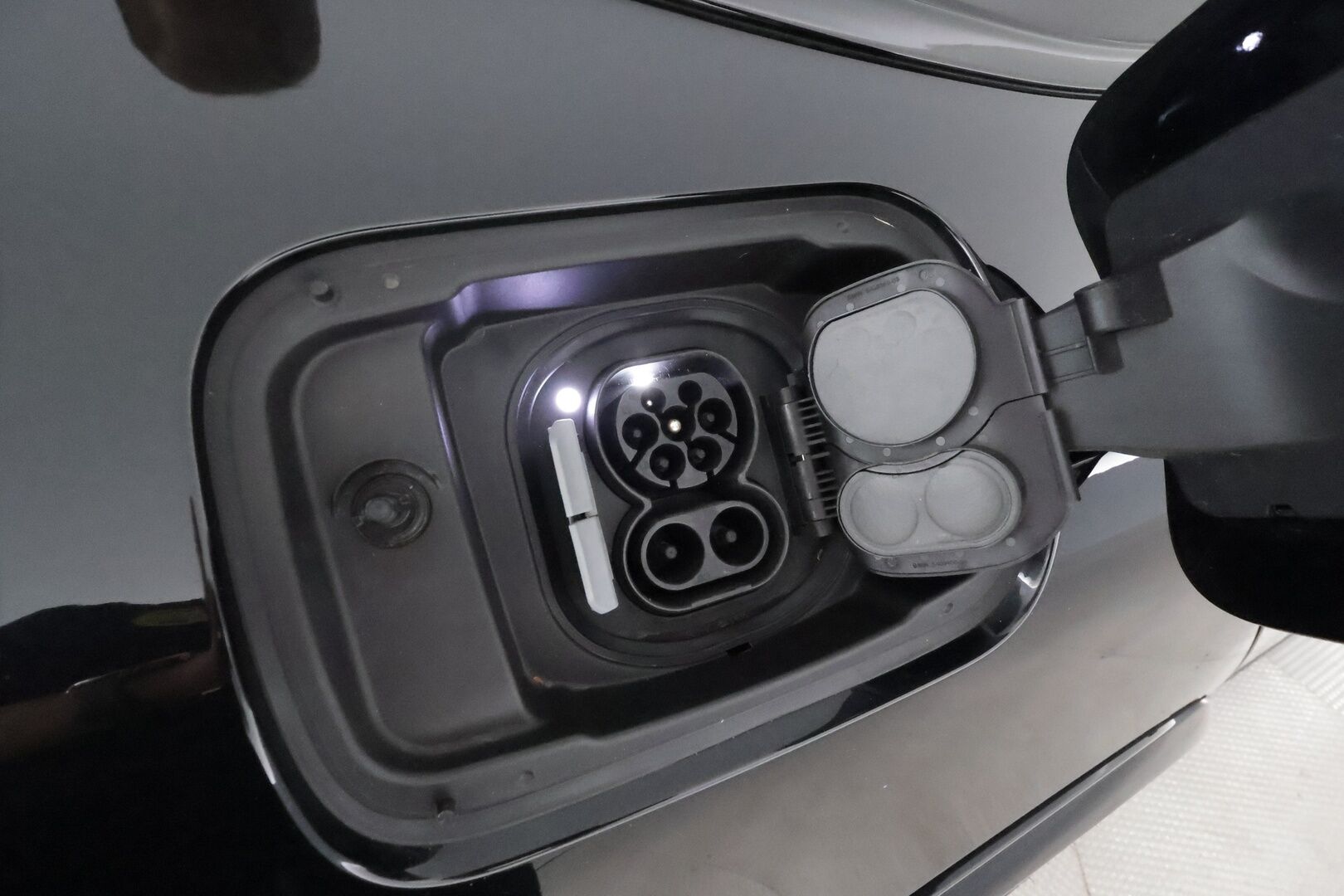 BMW I4 M50 2022 **Harman/Kardon / Adapt.Vakkari / Laser-LED / 360° / Sporttipenkki Muistilla / Comfort Access / Navi / Kaistavahti** - 3,99 % KORKOTARJOUS TÄHÄN AUTOON - Akku kuntotarkastettu / 2x Latauskaapelit / Merkkihuollettu! / **HUIPPU KAMOILLA**