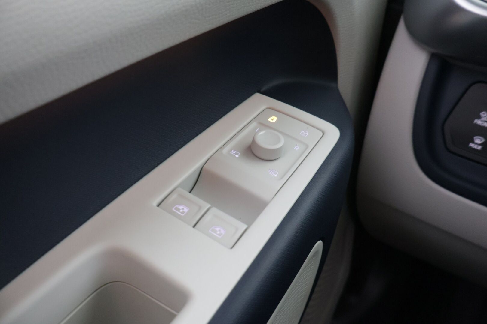 VOLKSWAGEN ID. BUZZ 2023 150kW PRO Business **Adapt.Vakkari / Sähköliukuovet / Matrix-LED / P.kamera / Koukku / Navi / Hierovat Sportpenkit Muistilla / Keyless** - Akku kuntotarkastettu / 2x Latauskaapelit / Merkkihuollettu!