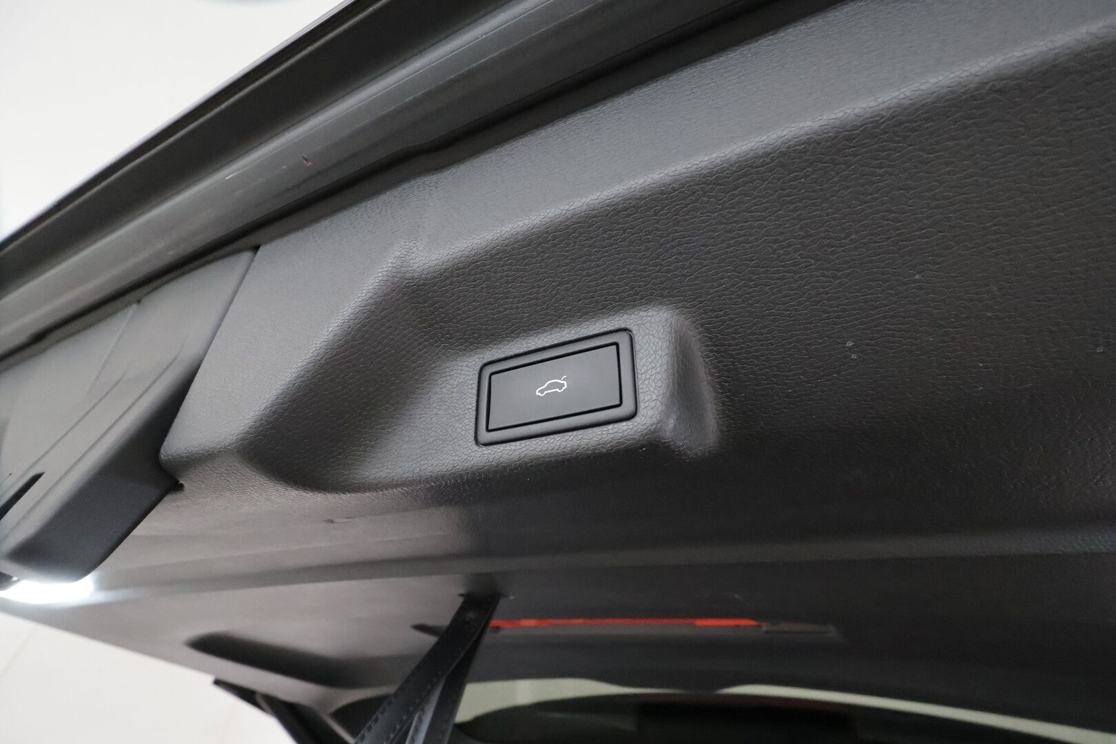 VOLKSWAGEN ID. BUZZ 2023 150kW PRO Business **Adapt.Vakkari / Sähköliukuovet / Matrix-LED / P.kamera / Koukku / Navi / Hierovat Sportpenkit Muistilla / Keyless** - 3,99 % KORKOTARJOUS TÄHÄN AUTOON - Akku kuntotarkastettu / 2x Latauskaapelit / Merkkihuollettu!