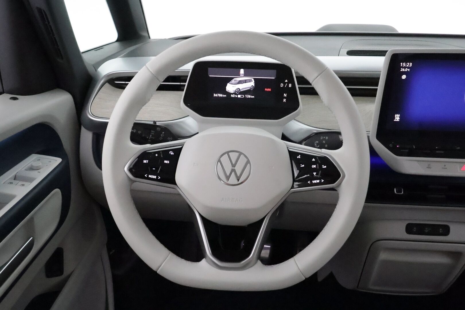 VOLKSWAGEN ID. BUZZ 2023 150kW PRO Business **Adapt.Vakkari / Sähköliukuovet / Matrix-LED / P.kamera / Koukku / Navi / Hierovat Sportpenkit Muistilla / Keyless** - 3,99 % KORKOTARJOUS TÄHÄN AUTOON - Akku kuntotarkastettu / 2x Latauskaapelit / Merkkihuollettu!
