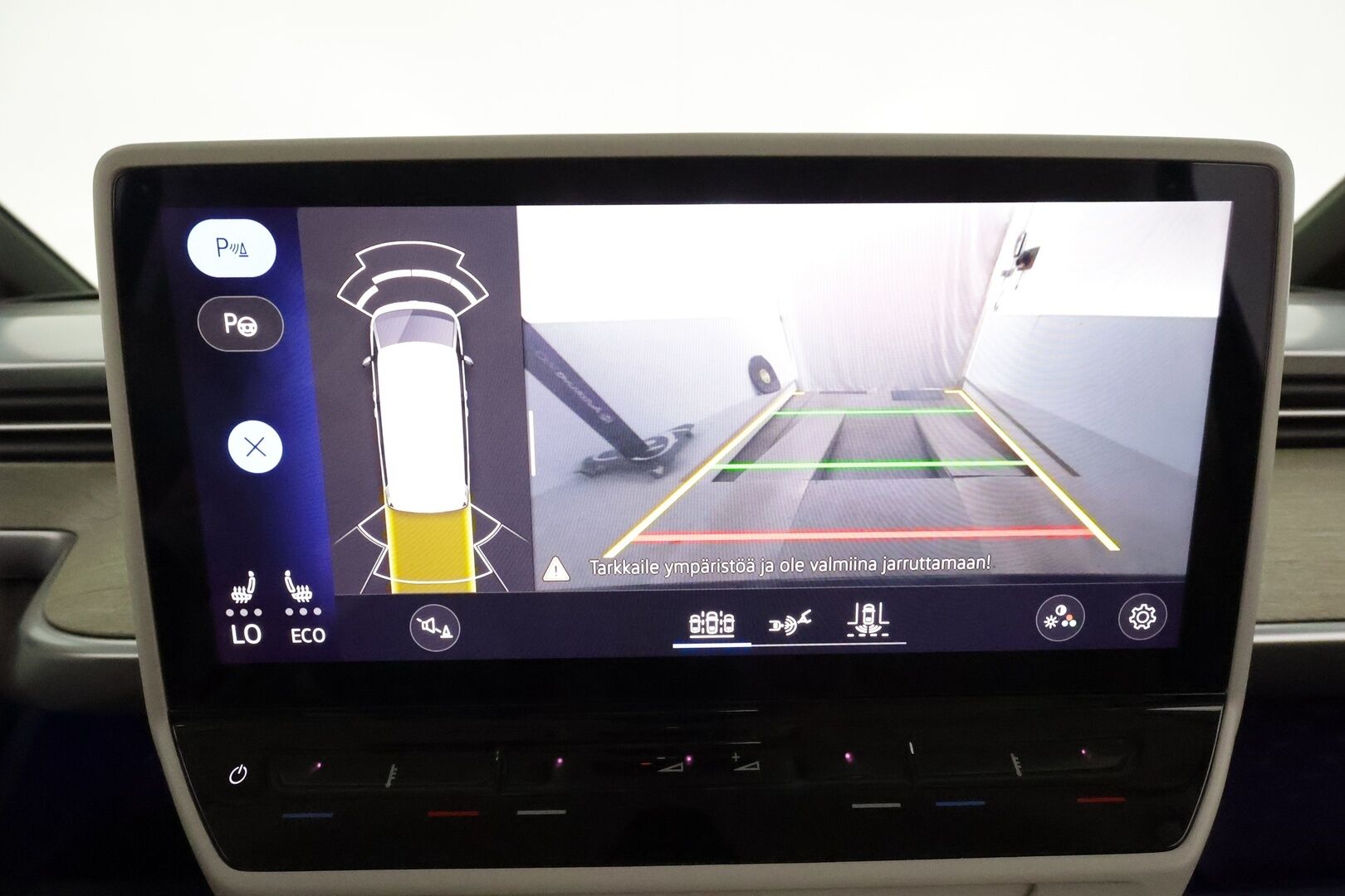 VOLKSWAGEN ID. BUZZ 2023 150kW PRO Business **Adapt.Vakkari / Sähköliukuovet / Matrix-LED / P.kamera / Koukku / Navi / Hierovat Sportpenkit Muistilla / Keyless** - 3,99 % KORKOTARJOUS TÄHÄN AUTOON - Akku kuntotarkastettu / 2x Latauskaapelit / Merkkihuollettu!