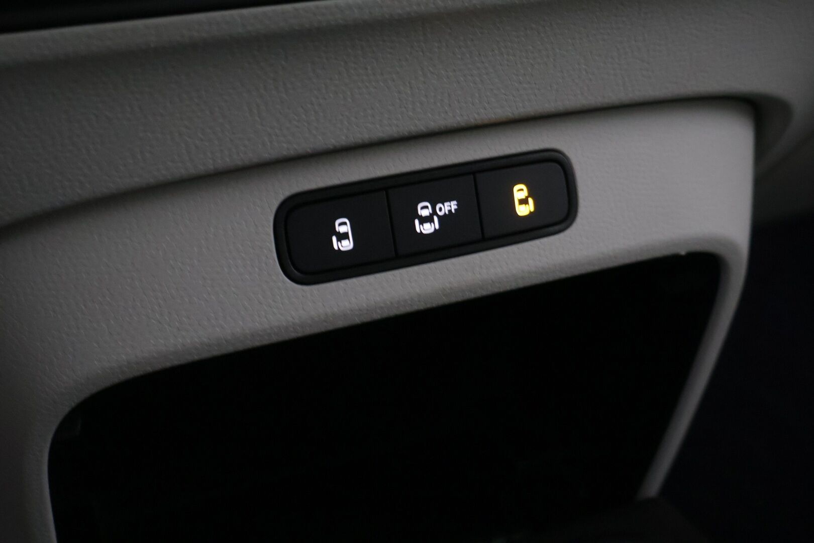 VOLKSWAGEN ID. BUZZ 2023 150kW PRO Business **Adapt.Vakkari / Sähköliukuovet / Matrix-LED / P.kamera / Koukku / Navi / Hierovat Sportpenkit Muistilla / Keyless** - Akku kuntotarkastettu / 2x Latauskaapelit / Merkkihuollettu!