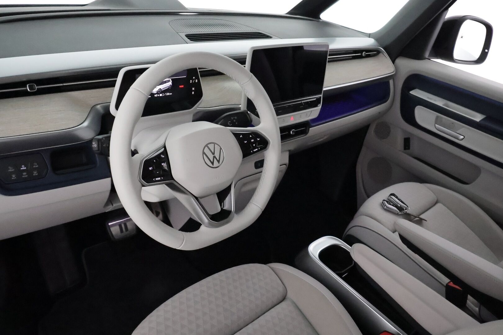 VOLKSWAGEN ID. BUZZ 2023 150kW PRO Business **Adapt.Vakkari / Sähköliukuovet / Matrix-LED / P.kamera / Koukku / Navi / Hierovat Sportpenkit Muistilla / Keyless** - 3,99 % KORKOTARJOUS TÄHÄN AUTOON - Akku kuntotarkastettu / 2x Latauskaapelit / Merkkihuollettu!