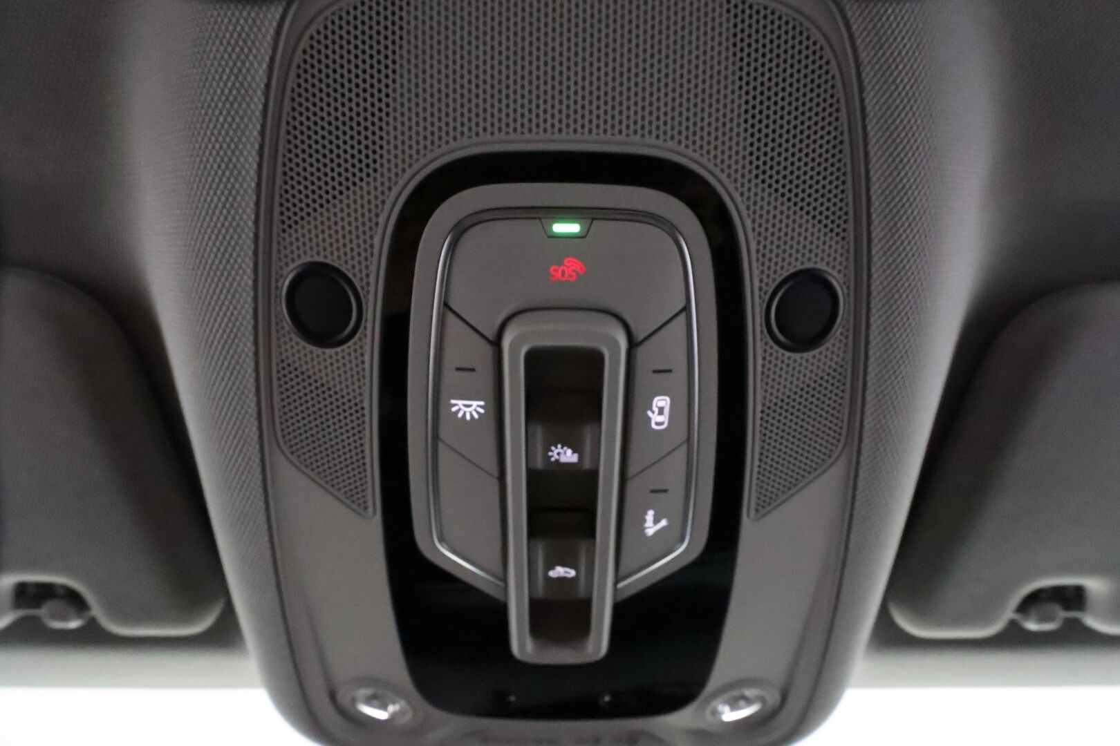AUDI E-TRON 2023 55 **Adapt.vakkari / Sähköpenkit / Muistipenkki / P.kamera / Digimittaristo / Puolinahat / Panorama / Navi / Ilma-alusta** - 3,99 % KORKOTARJOUS TÄHÄN AUTOON - Kahdet renkaat aluvanteilla / Merkkihuollettu
