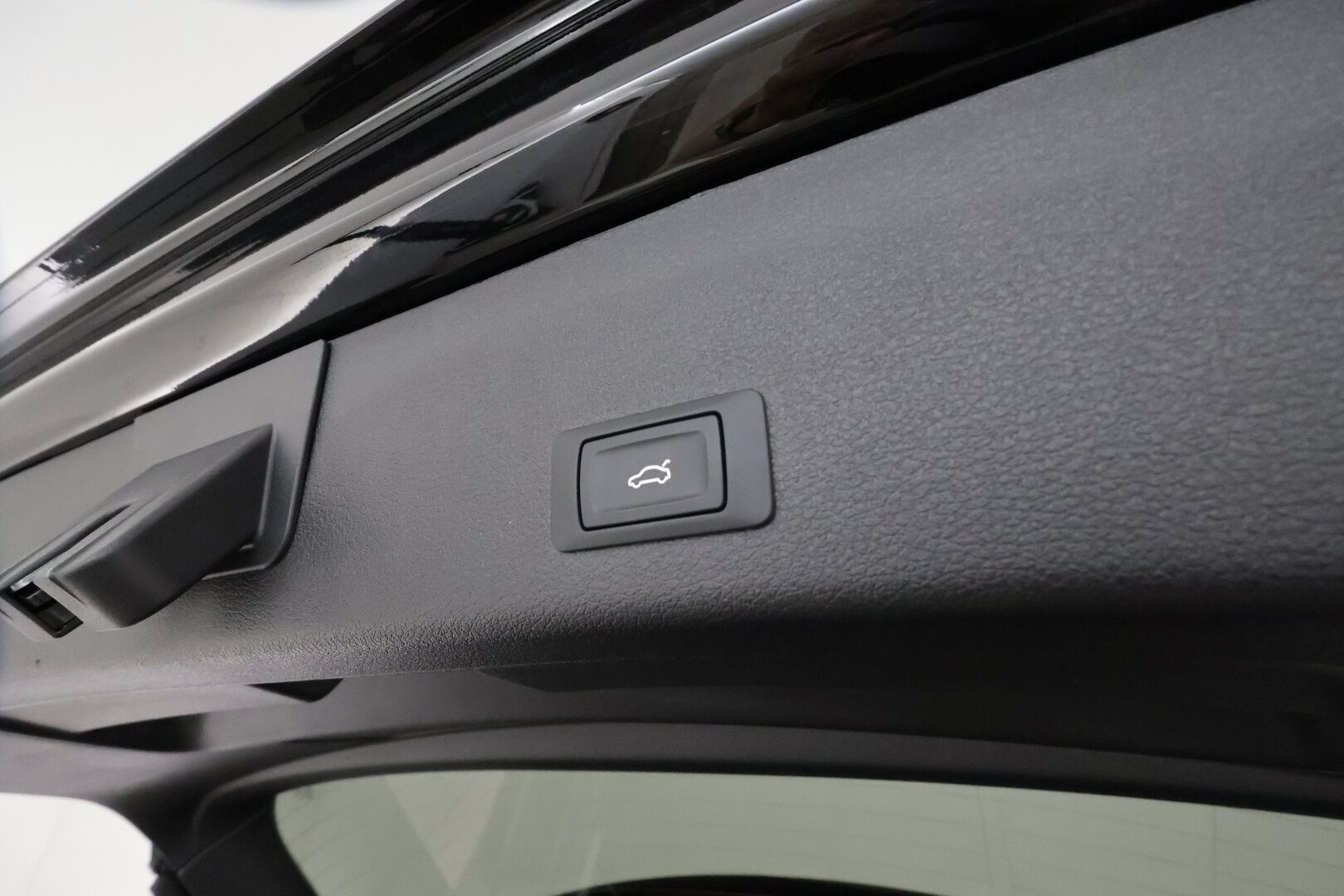 AUDI E-TRON 2023 55 **Adapt.vakkari / Sähköpenkit / Muistipenkki / P.kamera / Digimittaristo / Puolinahat / Panorama / Navi / Ilma-alusta** - 3,99 % KORKOTARJOUS TÄHÄN AUTOON - Kahdet renkaat aluvanteilla / Merkkihuollettu